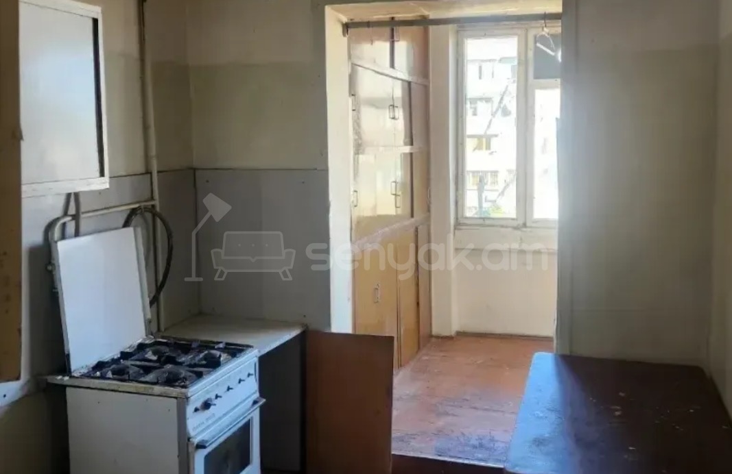 3 Սենյականոց Բնակարան Քարե Շենքում, 76քմ, 4/5 հարկ, Պետական Վիճակում