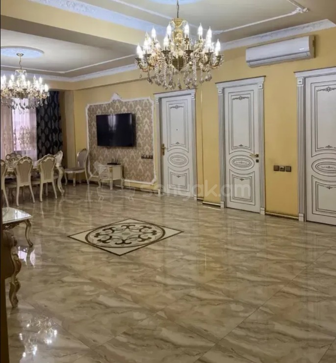 6 Սենյականոց Բնակարան Քարե Շենքում, 168քմ, 3/3 հարկ, Դիզայներական Վերանորոգված
