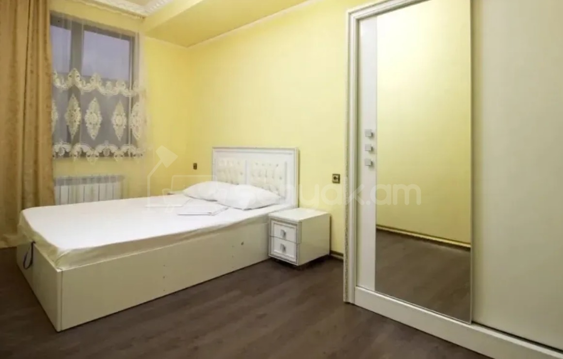 6 Սենյականոց Բնակարան Քարե Շենքում, 168քմ, 3/3 հարկ, Դիզայներական Վերանորոգված