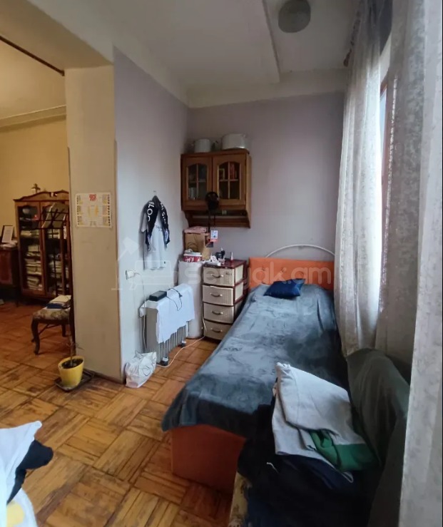 3 Սենյականոց Բնակարան Քարե Շենքում, 70քմ, 2/5 հարկ, Կոսմետիկ Վերանորոգված