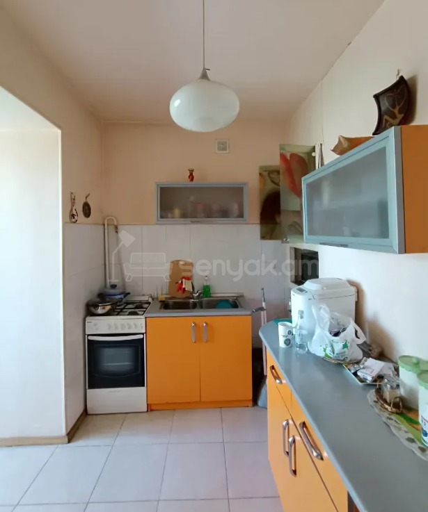 3 Սենյականոց Բնակարան Քարե Շենքում, 77քմ, 4/5 հարկ, Կոսմետիկ Վերանորոգված