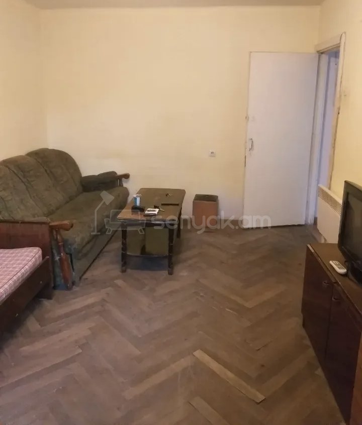 1 Սենյականոց Բնակարան Քարե Շենքում, 42քմ, 2/4 հարկ, Նորմալ Վիճակում, Կահավորված