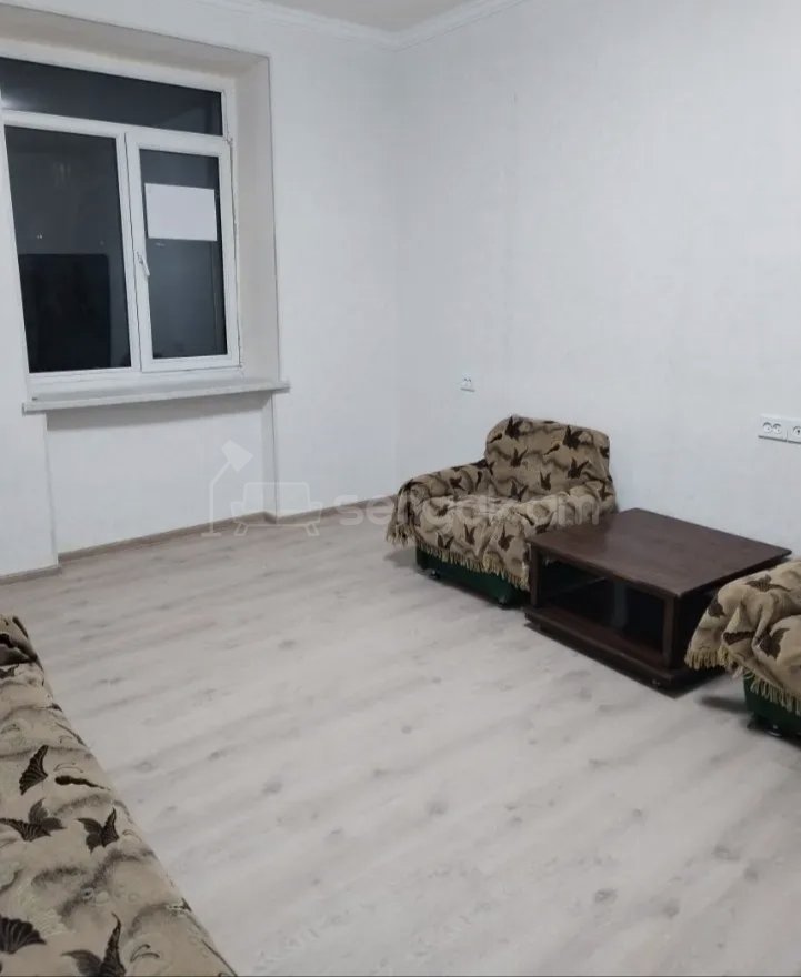 1 Սենյականոց Բնակարան Քարե Շենքում, 46քմ, 1/5 հարկ, Նորմալ Վիճակում, Կահավորված