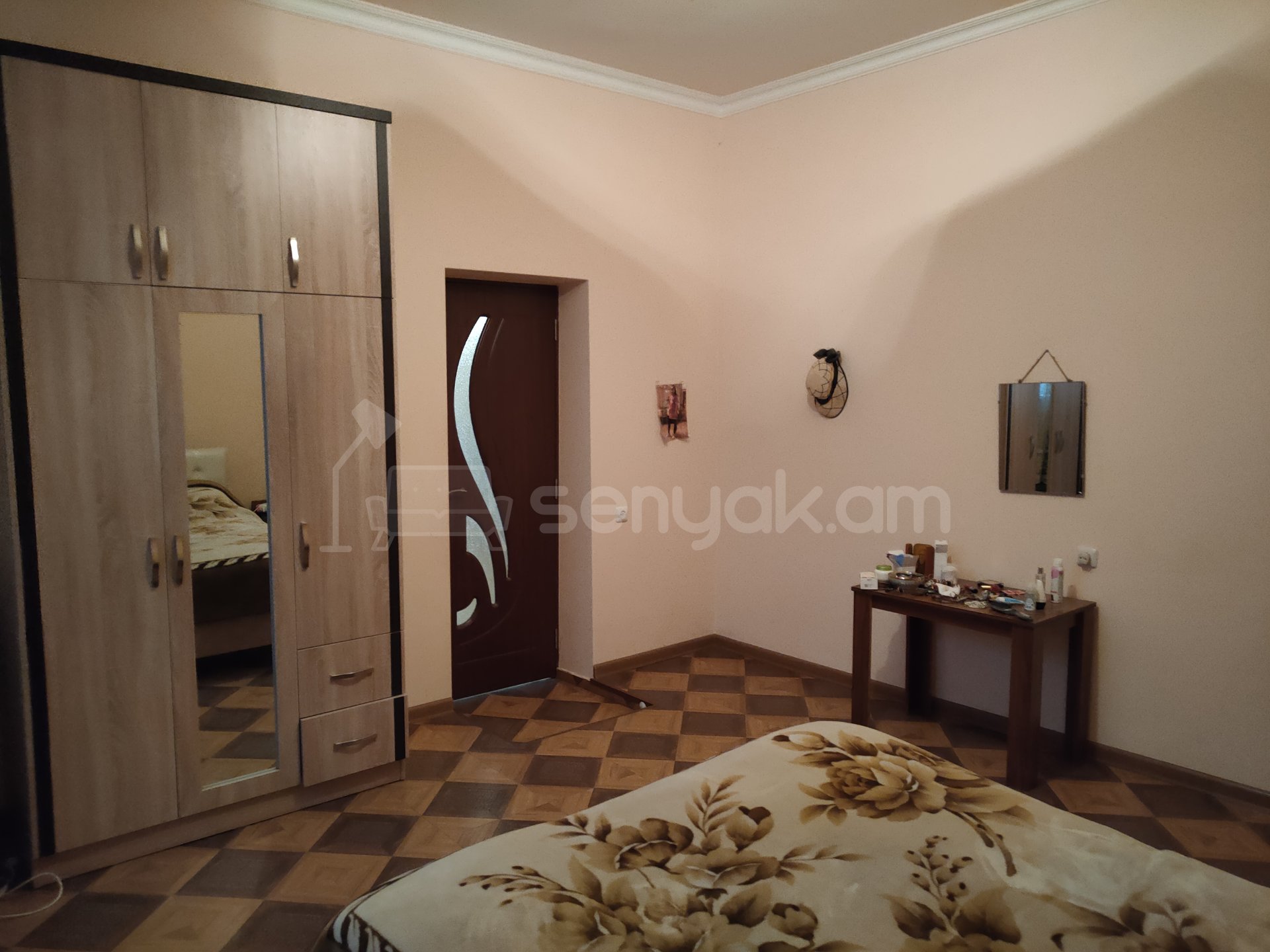 8 Սենյականոց Սեփական Տուն, 1111քմ, Կապիտալ Վերանորոգված, Ավտոտնակով