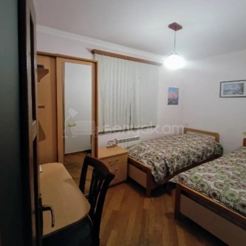 3 Սենյականոց Բնակարան Քարե Շենքում, 66քմ, 4/5 հարկ, Կապիտալ Վերանորոգված
