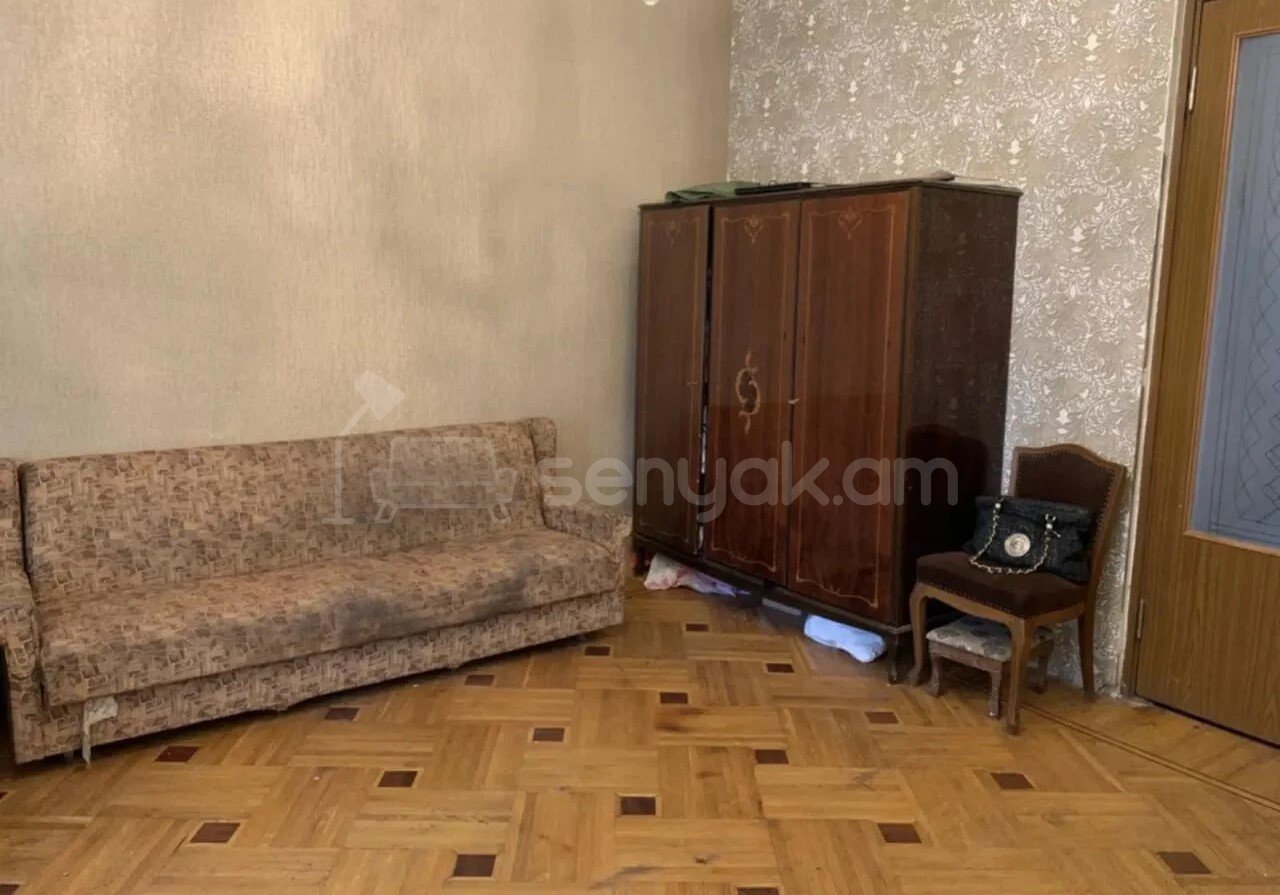 3 Սենյականոց Բնակարան Քարե Շենքում, 90քմ, 4/5 հարկ, Նորմալ Վիճակում
