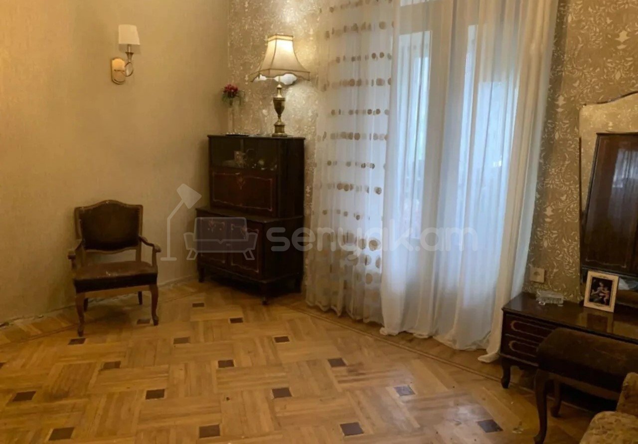 3 Սենյականոց Բնակարան Քարե Շենքում, 90քմ, 4/5 հարկ, Նորմալ Վիճակում