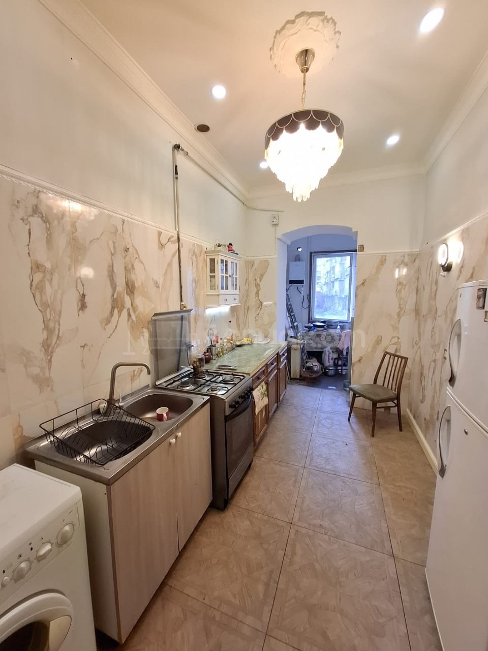 3 Սենյականոց Բնակարան Քարե Շենքում, 90քմ, 4/5 հարկ, Նորմալ Վիճակում