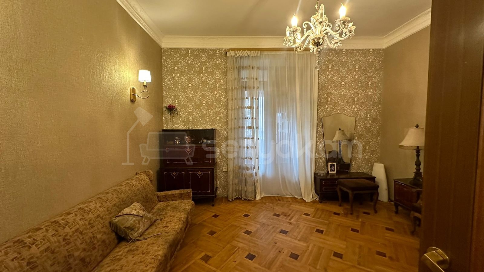 3 Սենյականոց Բնակարան Քարե Շենքում, 90քմ, 4/5 հարկ, Նորմալ Վիճակում