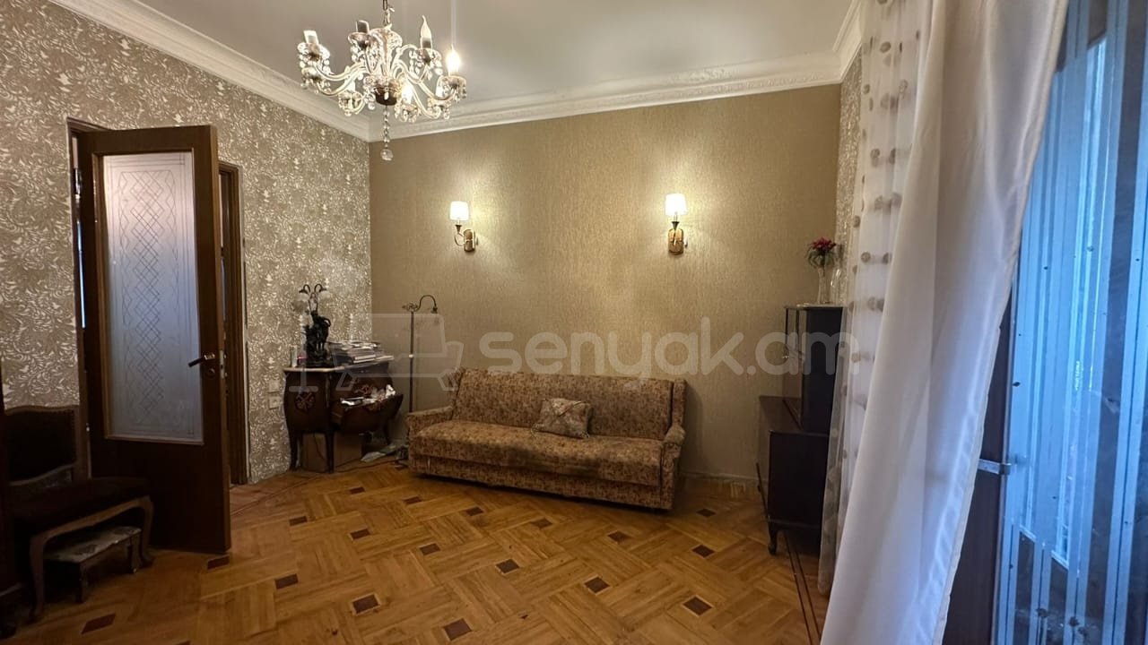 3 Սենյականոց Բնակարան Քարե Շենքում, 90քմ, 4/5 հարկ, Նորմալ Վիճակում