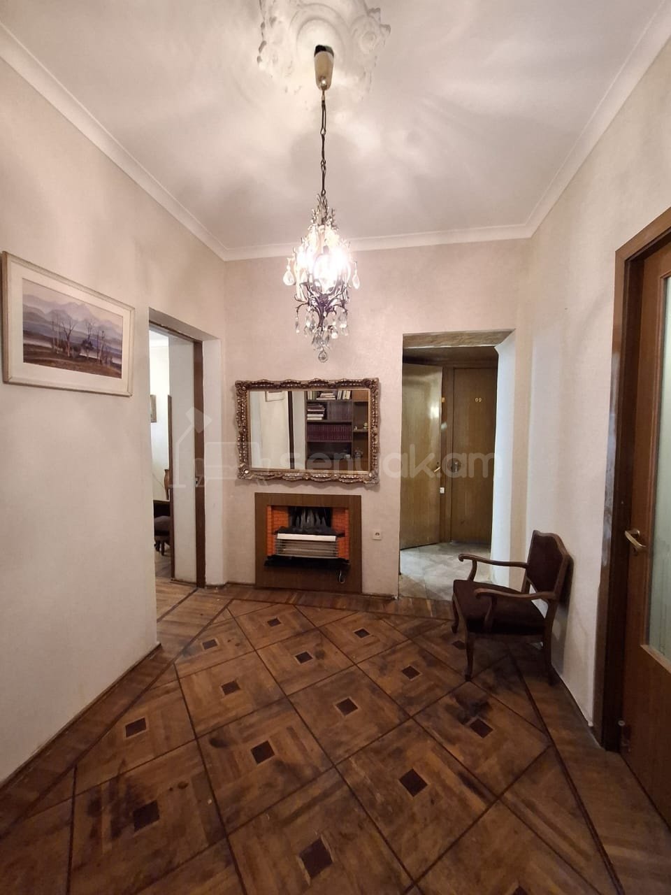 3 Սենյականոց Բնակարան Քարե Շենքում, 90քմ, 4/5 հարկ, Նորմալ Վիճակում