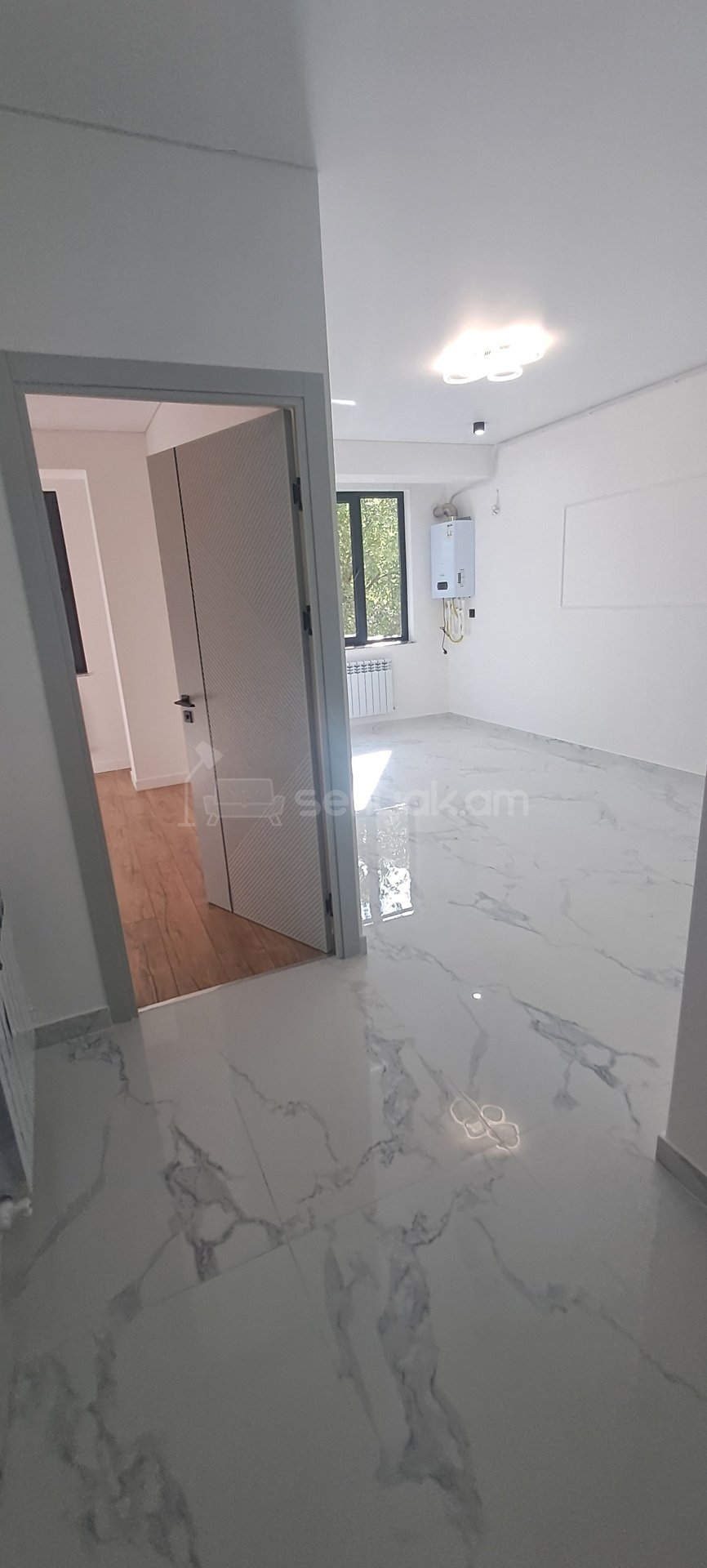2 Սենյականոց Բնակարան Քարե Շենքում, 39քմ, 1/5 հարկ, Կապիտալ Վերանորոգված