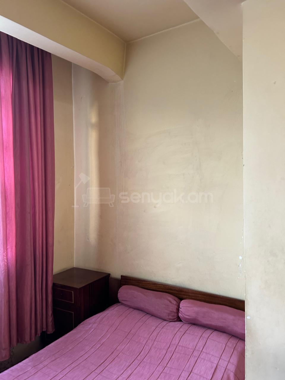 1 Սենյականոց Բնակարան Քարե Շենքում, 48քմ, 5/5 հարկ, Կոսմետիկ Վերանորոգված, Կահավորված, Արևկող