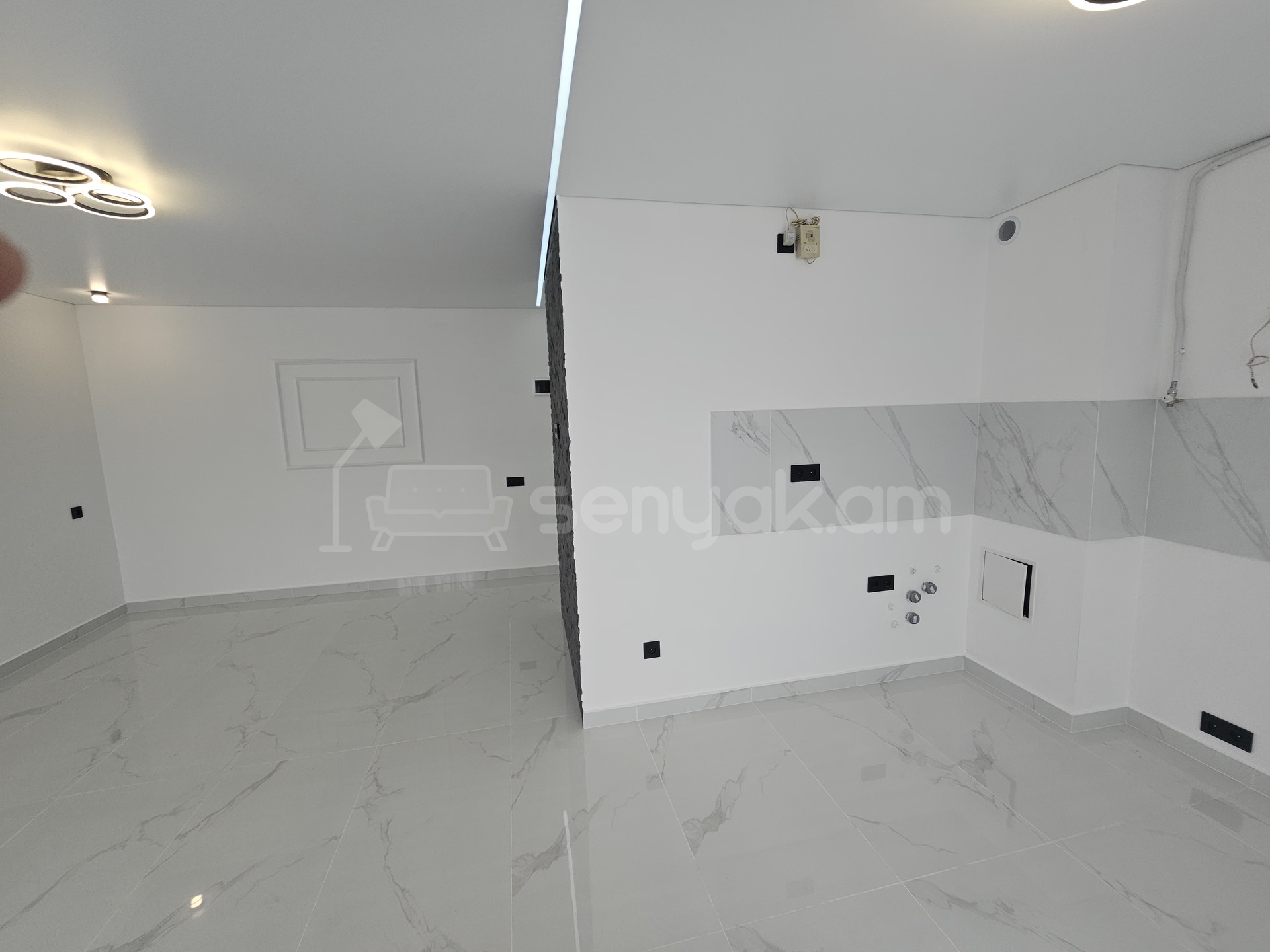 3 Սենյականոց Բնակարան Քարե Շենքում, 78քմ, 3/4 հարկ, Դիզայներական Վերանորոգված