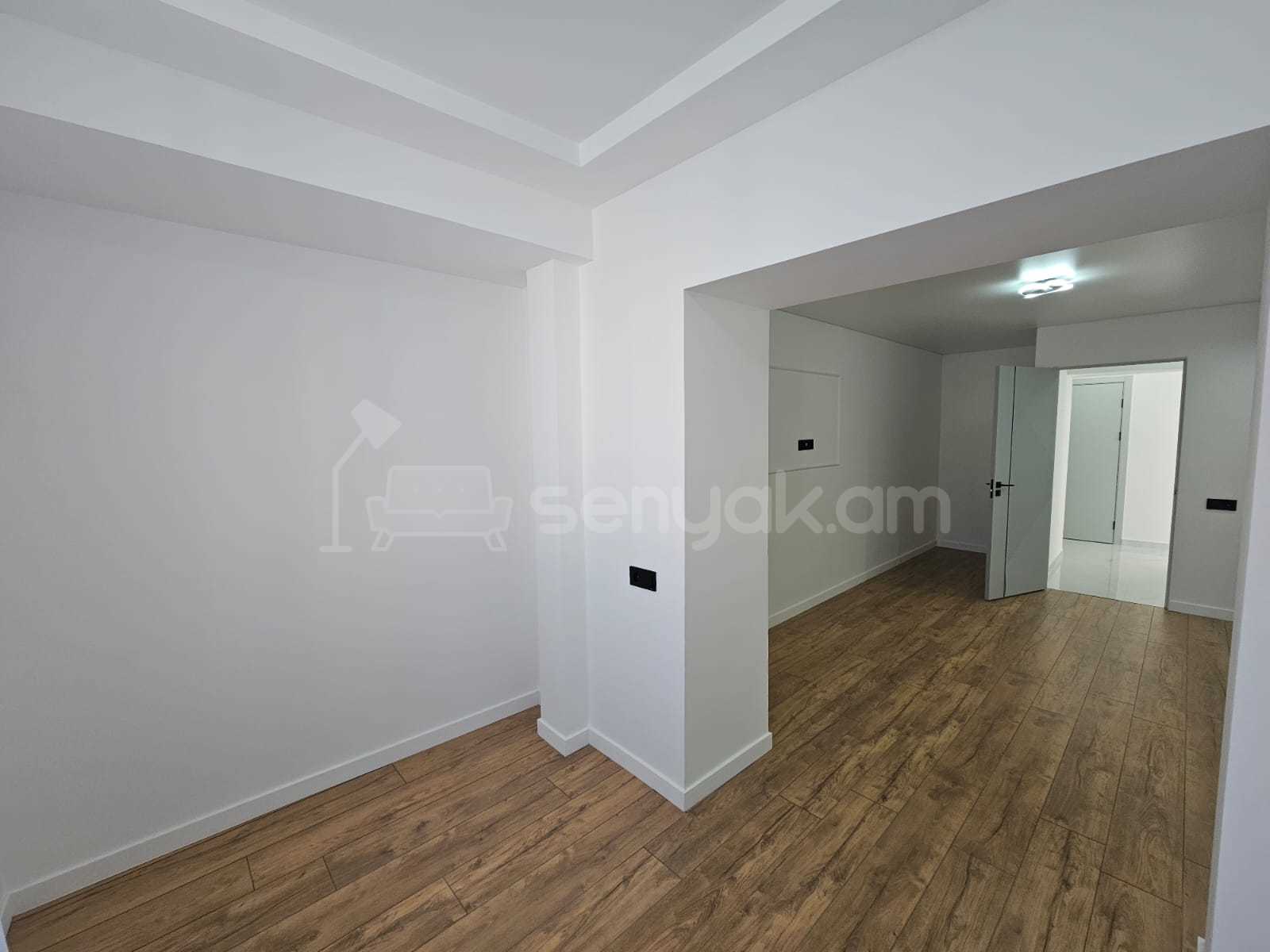 3 Սենյականոց Բնակարան Քարե Շենքում, 78քմ, 3/4 հարկ, Դիզայներական Վերանորոգված