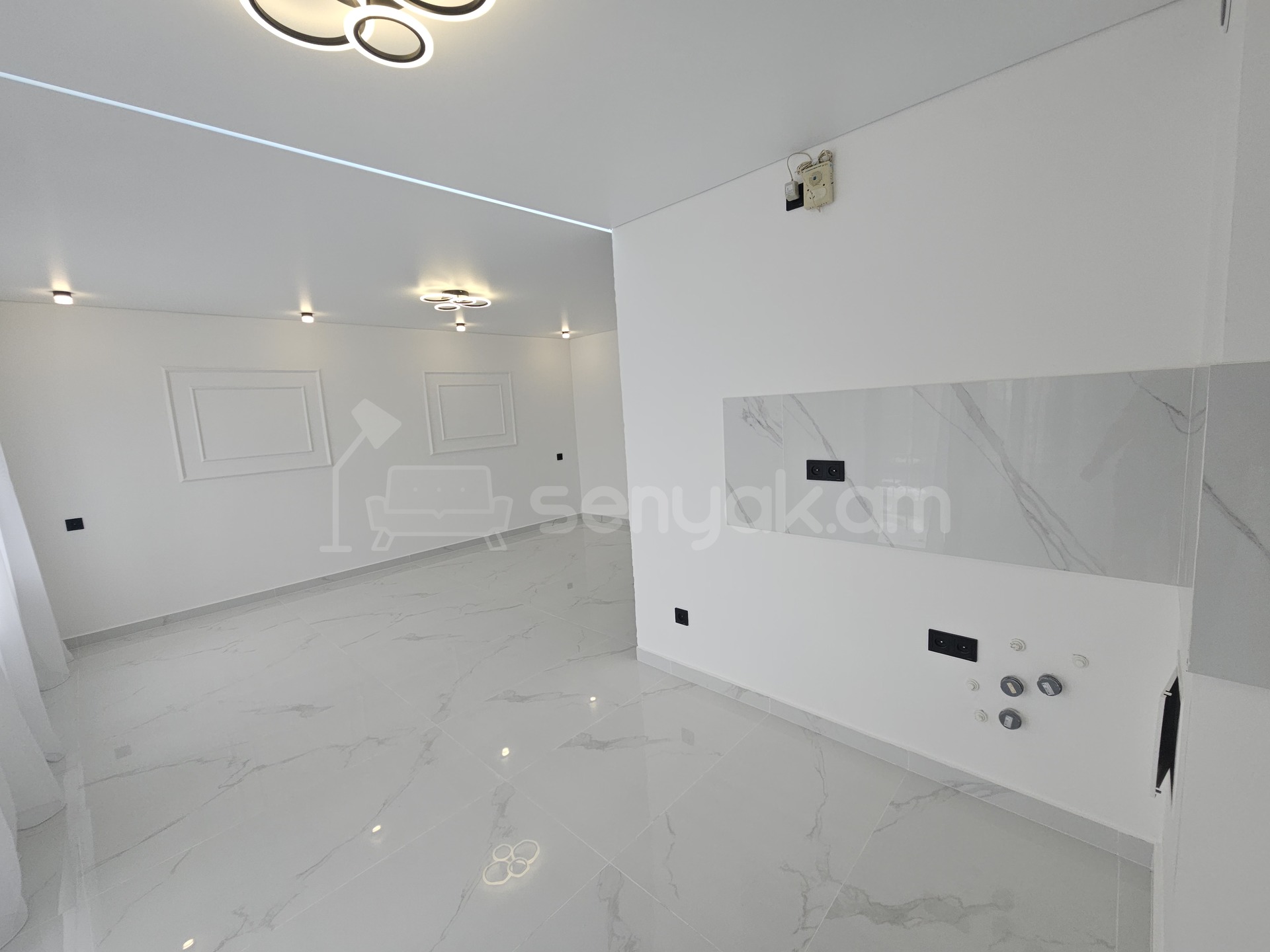 3 Սենյականոց Բնակարան Քարե Շենքում, 78քմ, 3/4 հարկ, Դիզայներական Վերանորոգված