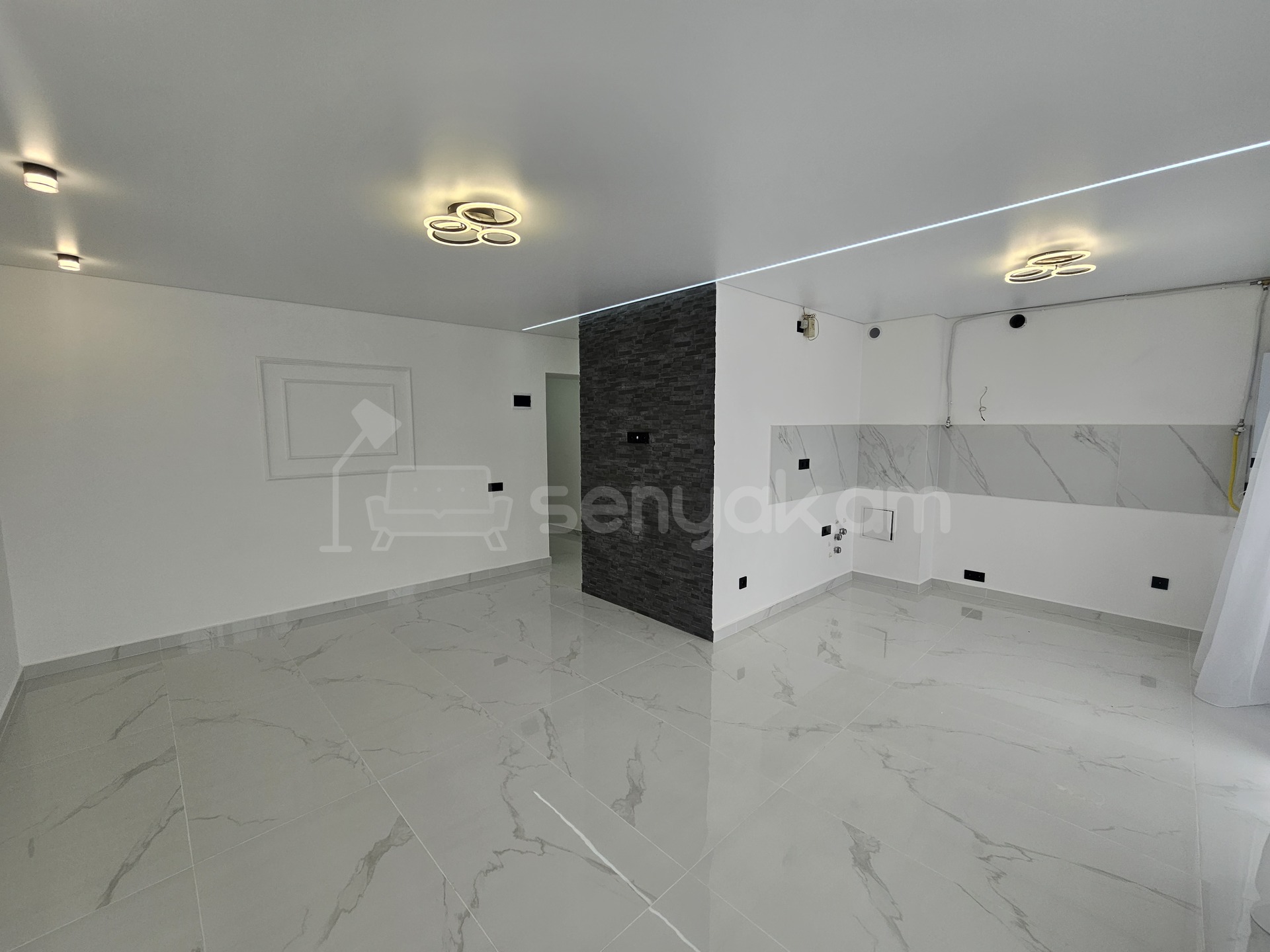 3 Սենյականոց Բնակարան Քարե Շենքում, 78քմ, 3/4 հարկ, Դիզայներական Վերանորոգված