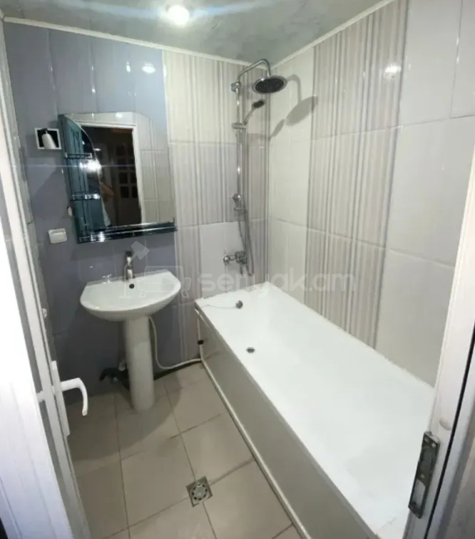 3 Սենյականոց Բնակարան, 84քմ, 8/14 հարկ, Պետական Վիճակում
