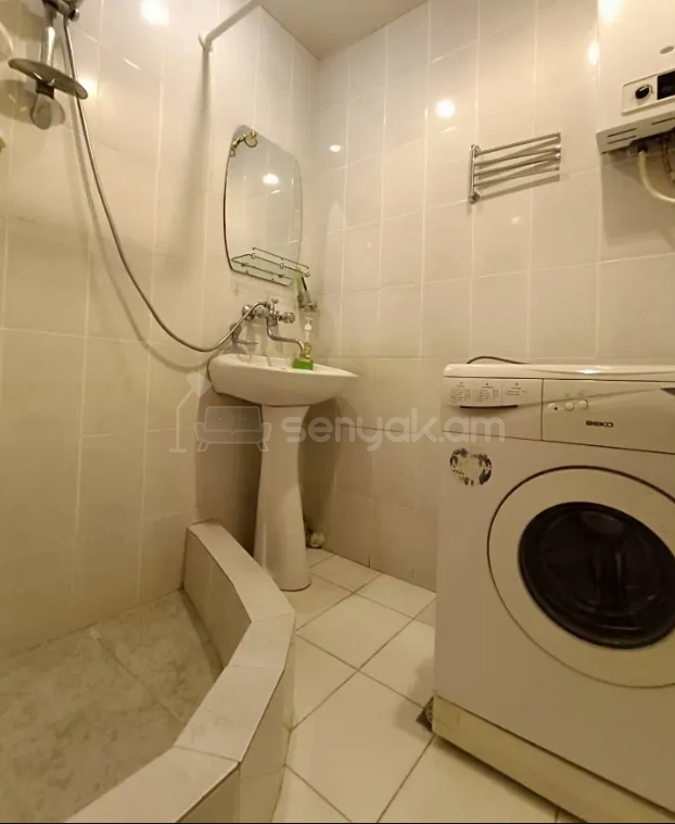 2 Սենյականոց Բնակարան Քարե Շենքում, 50քմ, 4/5 հարկ, Պետական Վիճակում