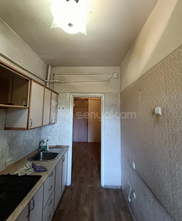 2 Սենյականոց Բնակարան Քարե Շենքում, 50քմ, 4/5 հարկ, Պետական Վիճակում