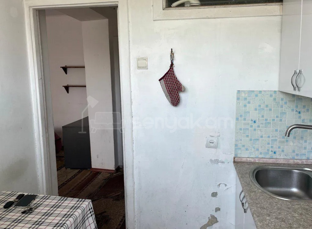 2 Սենյականոց Բնակարան Քարե Շենքում, 31քմ, 4/4 հարկ, Կոսմետիկ Վերանորոգված
