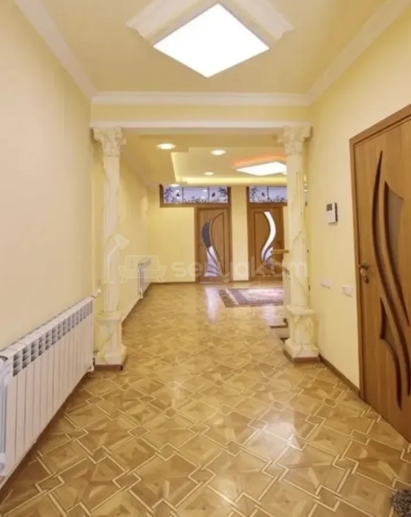 4 Սենյականոց Բնակարան Քարե Շենքում, 130քմ, 2/2 հարկ, Կապիտալ Վերանորոգված