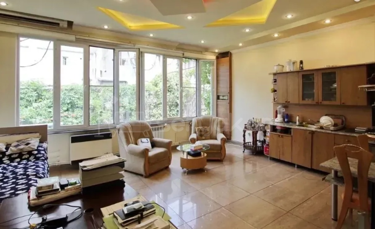 4 Սենյականոց Բնակարան Քարե Շենքում, 130քմ, 2/2 հարկ, Կապիտալ Վերանորոգված