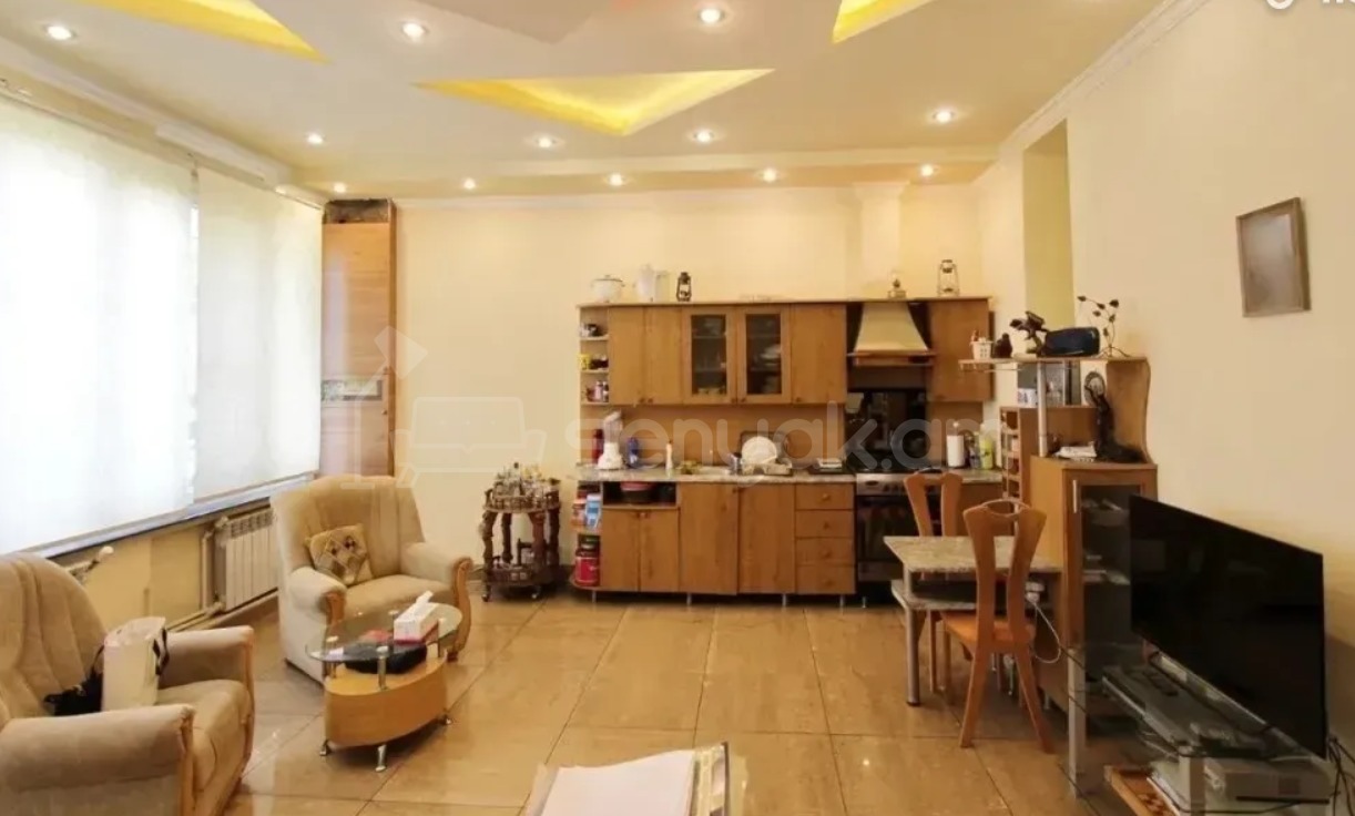 4 Սենյականոց Բնակարան Քարե Շենքում, 130քմ, 2/2 հարկ, Կապիտալ Վերանորոգված