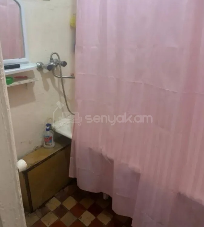 3 Սենյականոց Բնակարան Քարե Շենքում, 76քմ, 5/5 հարկ, Պետական Վիճակում