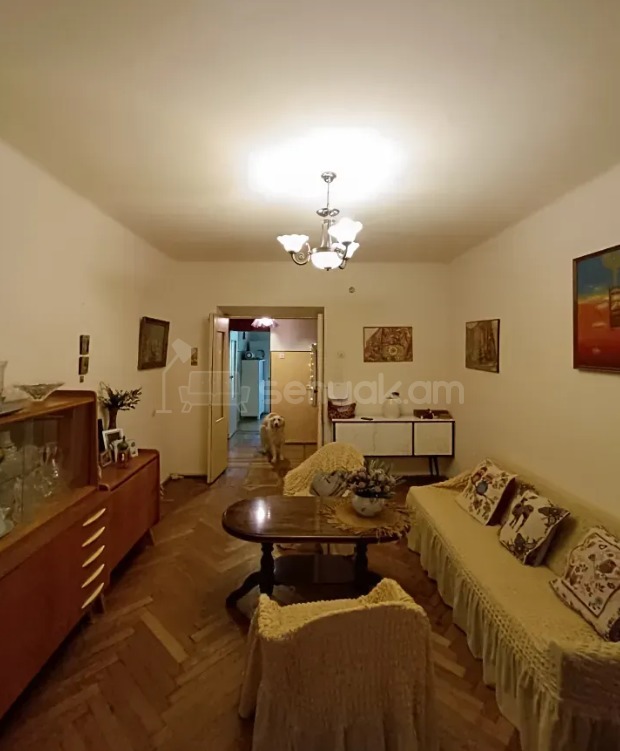 3 Սենյականոց Բնակարան Քարե Շենքում, 87քմ, 5/5 հարկ, Պետական Վիճակում