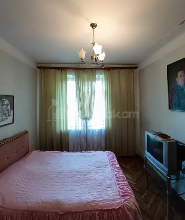 3 Սենյականոց Բնակարան Քարե Շենքում, 87քմ, 5/5 հարկ, Պետական Վիճակում