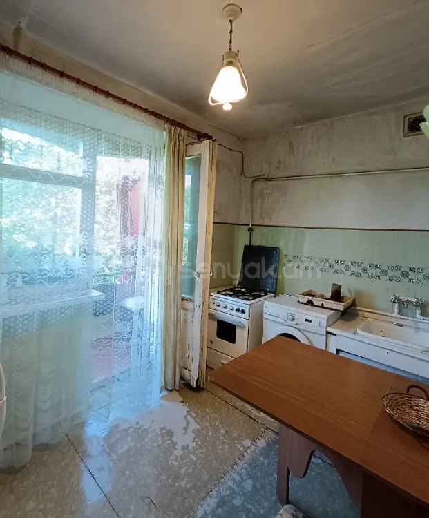 3 Սենյականոց Բնակարան Քարե Շենքում, 87քմ, 5/5 հարկ, Պետական Վիճակում