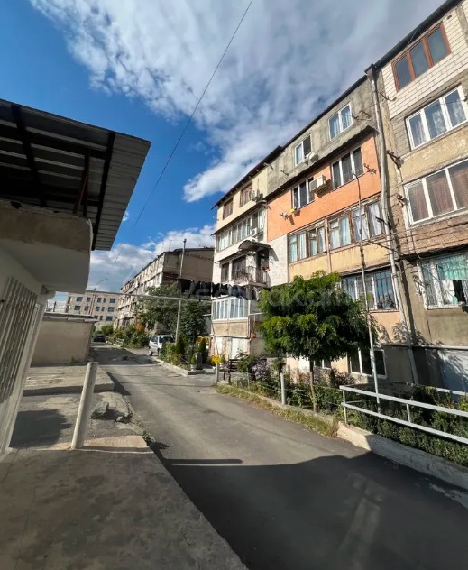 3 Սենյականոց Բնակարան, 73քմ, 4/4 հարկ, Նորմալ Վիճակում