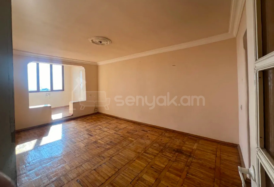 3 Սենյականոց Բնակարան, 73քմ, 4/4 հարկ, Նորմալ Վիճակում