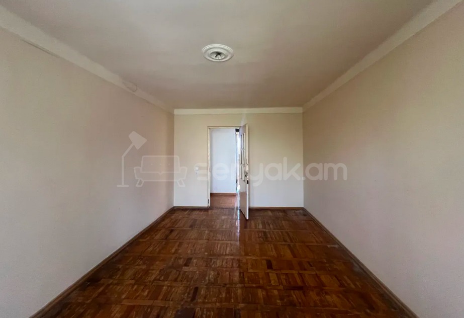 3 Սենյականոց Բնակարան, 73քմ, 4/4 հարկ, Նորմալ Վիճակում