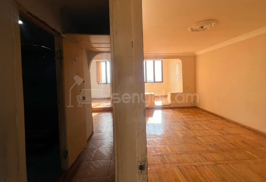 3 Սենյականոց Բնակարան, 73քմ, 4/4 հարկ, Նորմալ Վիճակում
