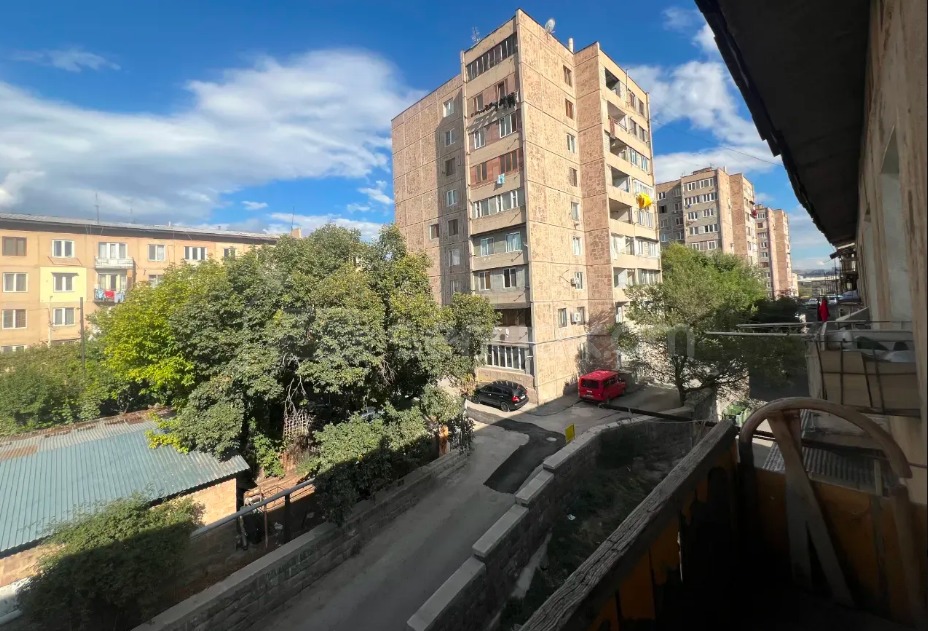 3 Սենյականոց Բնակարան, 73քմ, 4/4 հարկ, Նորմալ Վիճակում