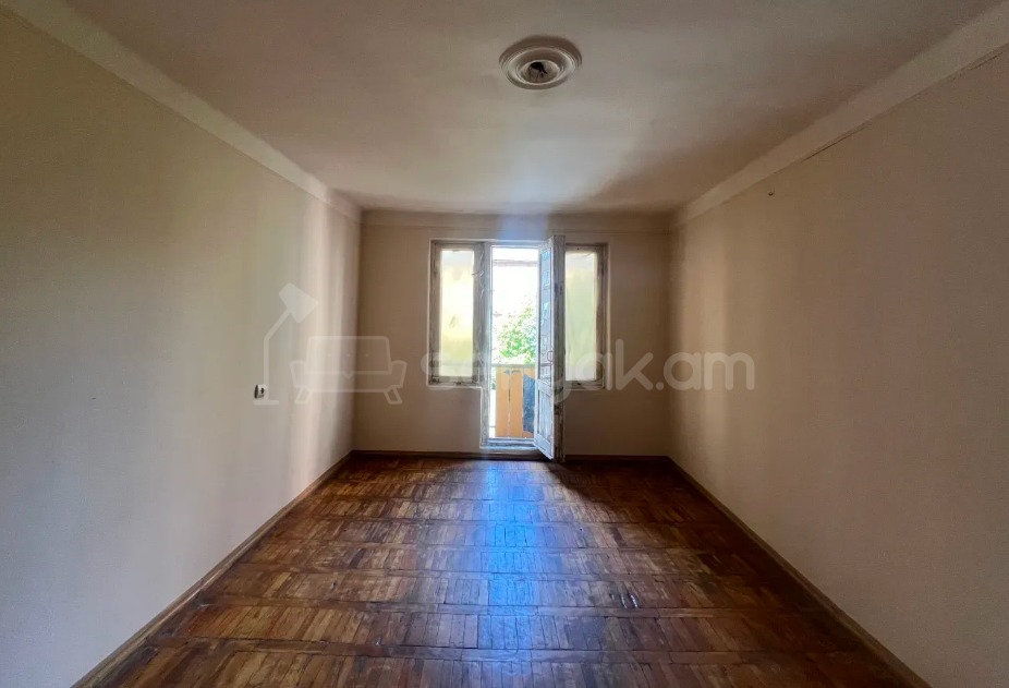 3 Սենյականոց Բնակարան, 73քմ, 4/4 հարկ, Նորմալ Վիճակում