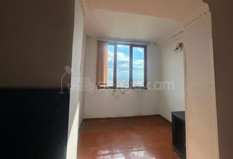 3 Սենյականոց Բնակարան, 73քմ, 4/4 հարկ, Նորմալ Վիճակում
