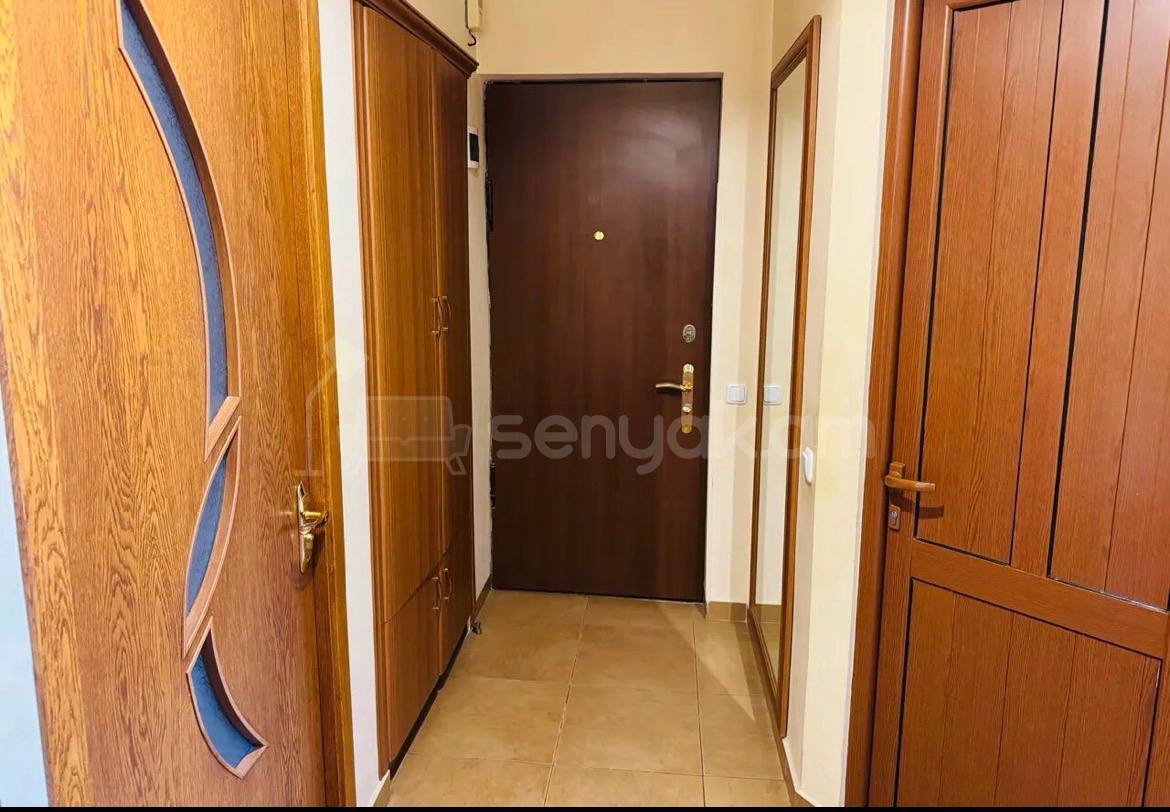 3 Սենյականոց Բնակարան Քարե Շենքում, 77քմ, 4/4 հարկ, Կապիտալ Վերանորոգված