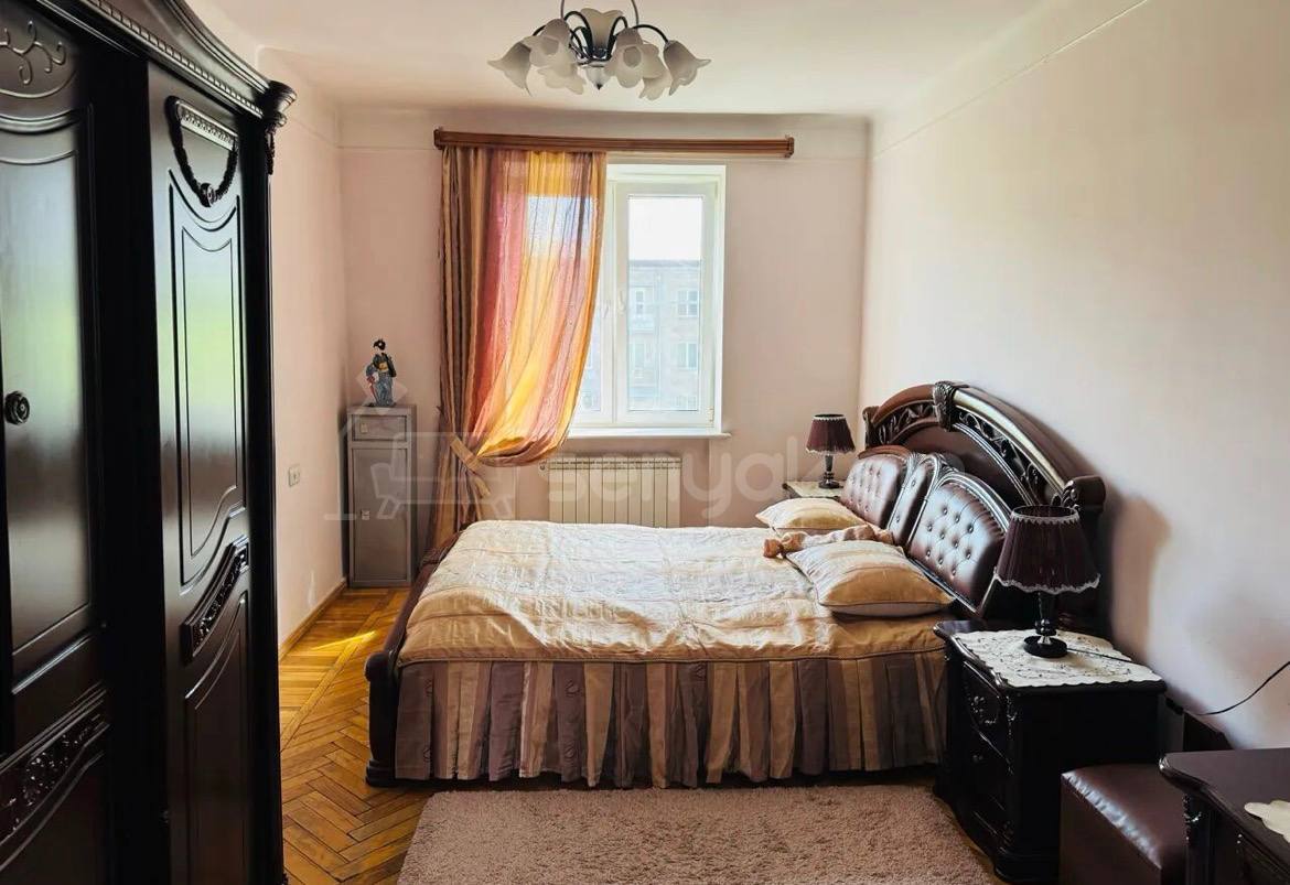 3 Սենյականոց Բնակարան Քարե Շենքում, 77քմ, 4/4 հարկ, Կապիտալ Վերանորոգված