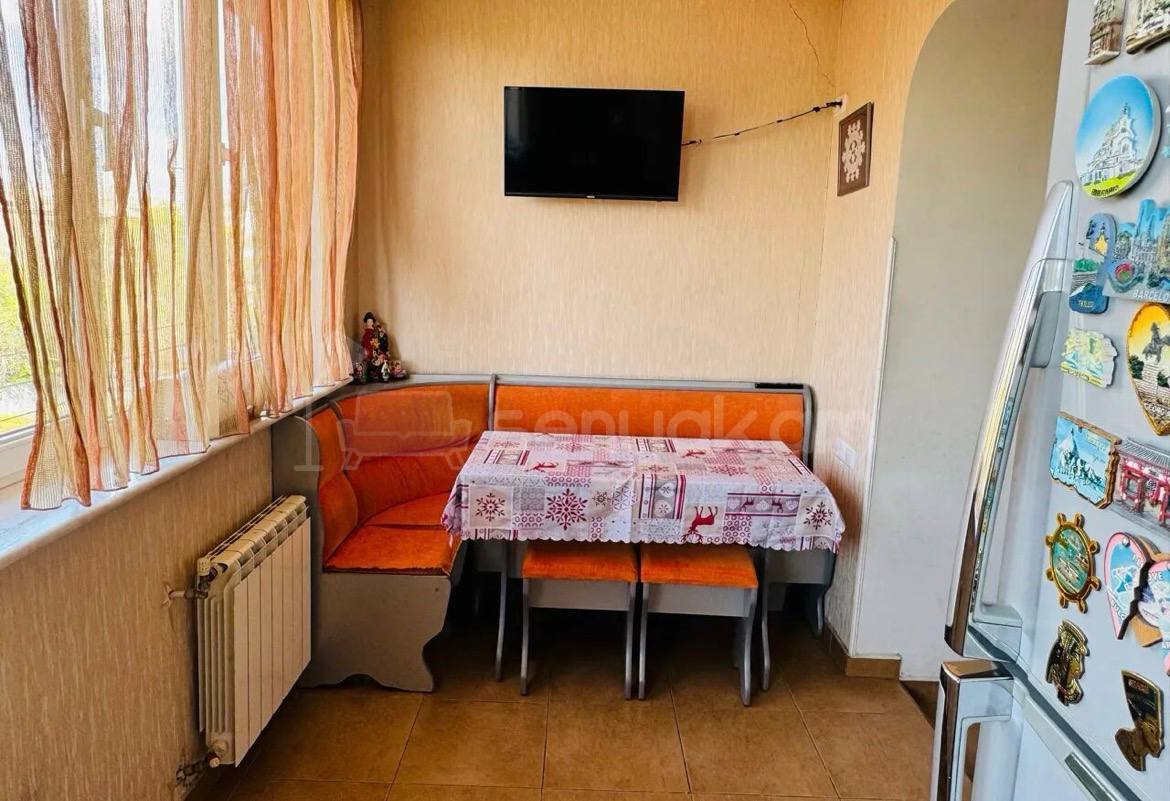 3 Սենյականոց Բնակարան Քարե Շենքում, 77քմ, 4/4 հարկ, Կապիտալ Վերանորոգված