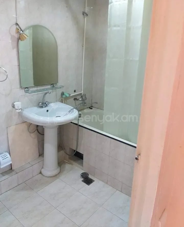 3 Սենյականոց Բնակարան, 70քմ, 2/8 հարկ, Կապիտալ Վերանորոգված