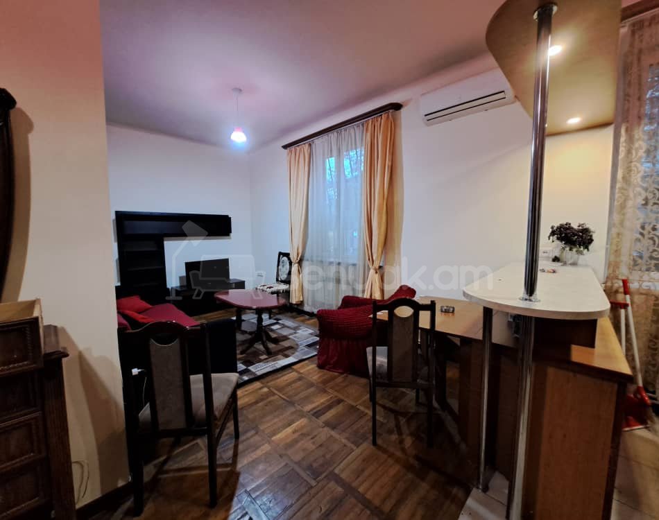 2 Սենյականոց Բնակարան Քարե Շենքում, 42քմ, 1/5 հարկ, Կոսմետիկ Վերանորոգված, Կահավորված, Արևկող