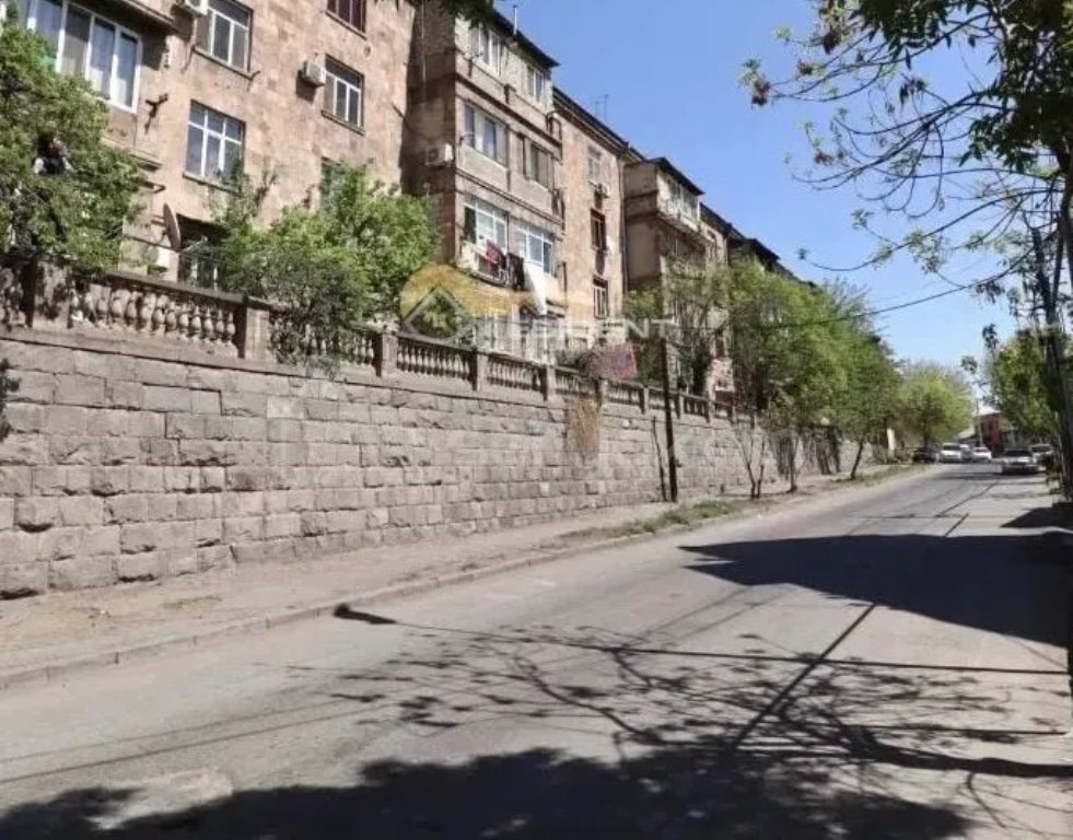 3 Սենյականոց Բնակարան Քարե Շենքում, 78քմ, 2/4 հարկ, Կոսմետիկ Վերանորոգված