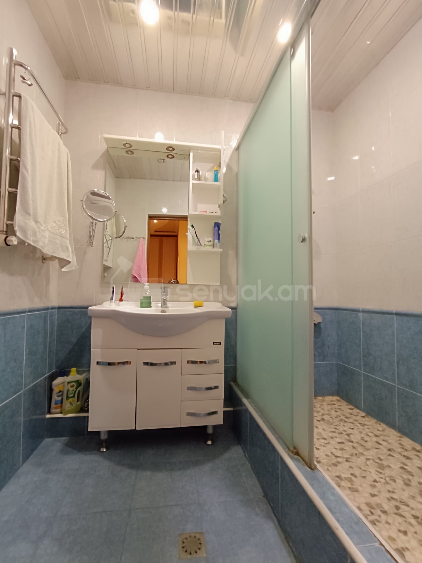 3 Սենյականոց Բնակարան Քարե Շենքում, 108քմ, 1/5 հարկ, Կապիտալ Վերանորոգված