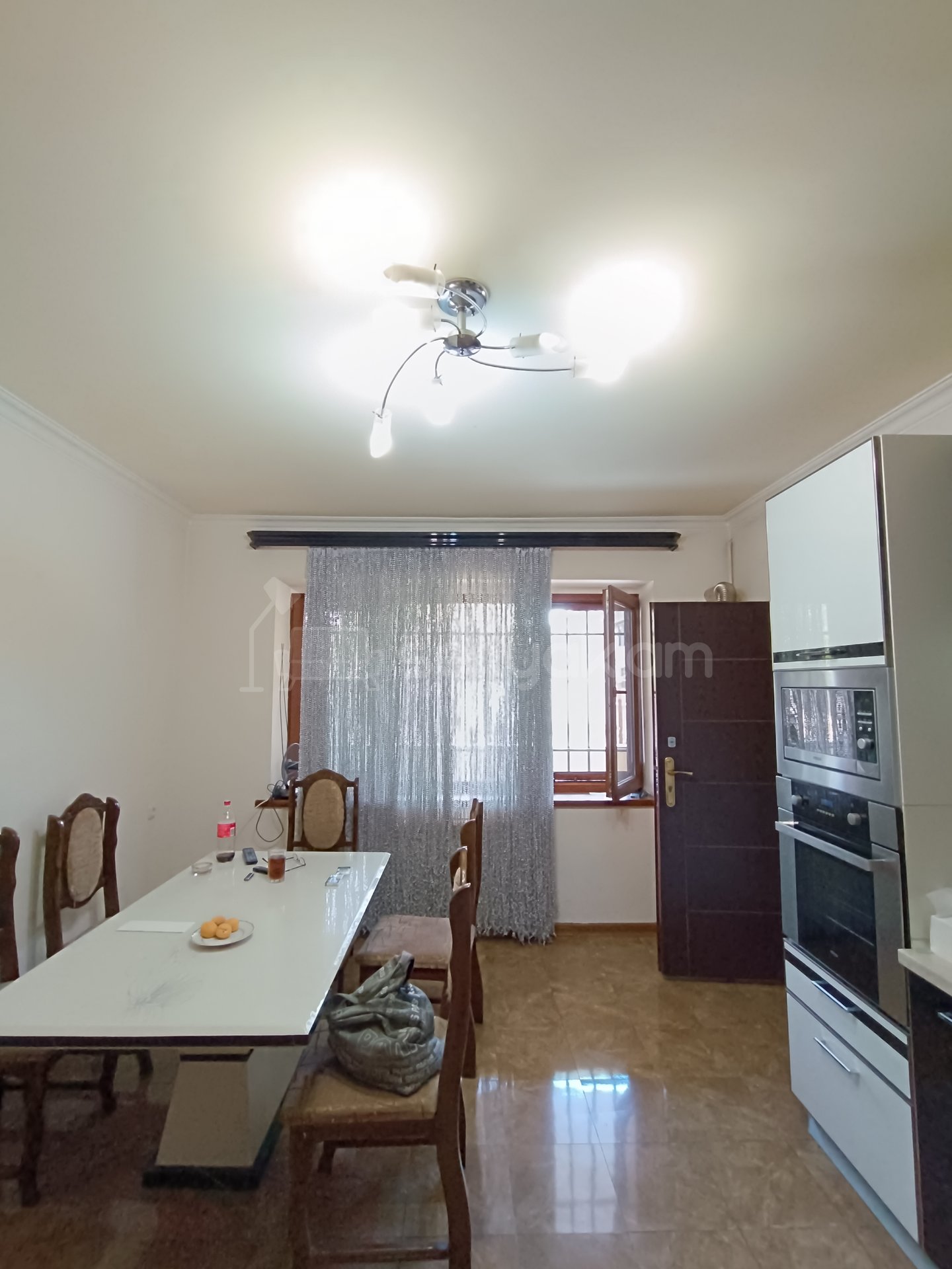3 Սենյականոց Բնակարան Քարե Շենքում, 108քմ, 1/5 հարկ, Կապիտալ Վերանորոգված