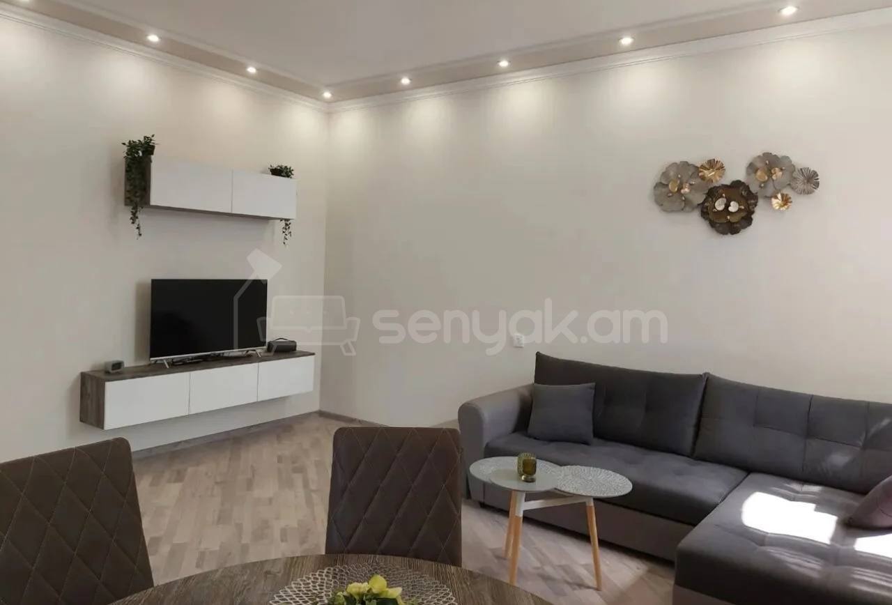 2 Սենյականոց Բնակարան Քարե Շենքում, 44քմ, 5/5 հարկ, Կապիտալ Վերանորոգված, Կահավորված, Արևկող