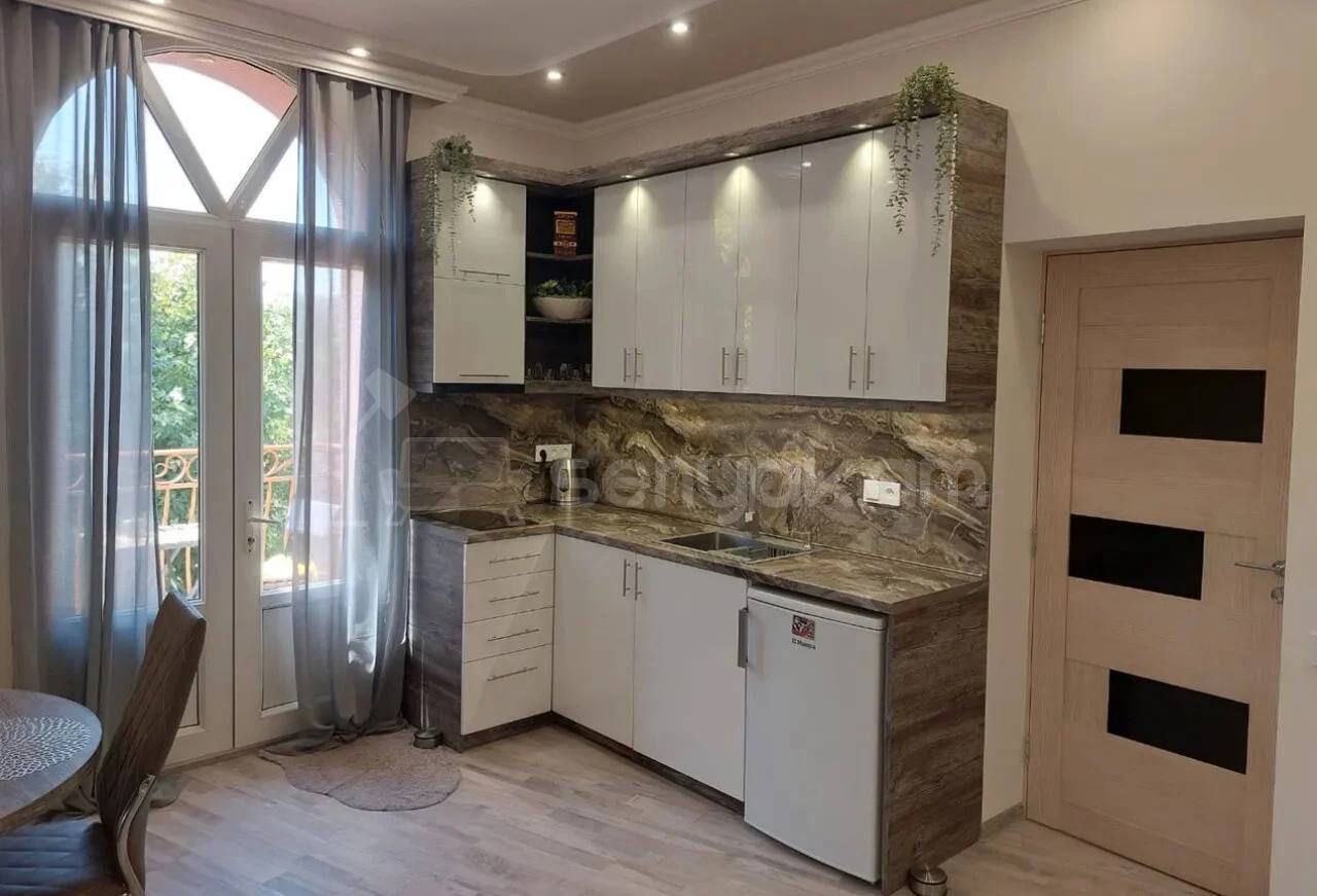 2 Սենյականոց Բնակարան Քարե Շենքում, 44քմ, 5/5 հարկ, Կապիտալ Վերանորոգված, Կահավորված, Արևկող
