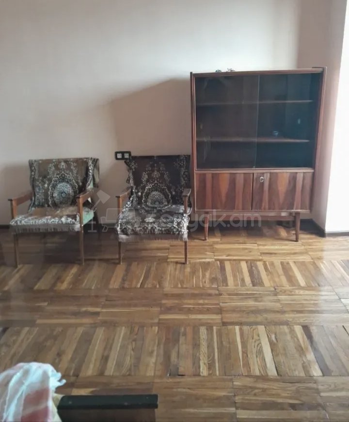 1 Սենյականոց Բնակարան Քարե Շենքում, 42քմ, 10/15 հարկ, Նորմալ Վիճակում, Կահավորված, Արևկող